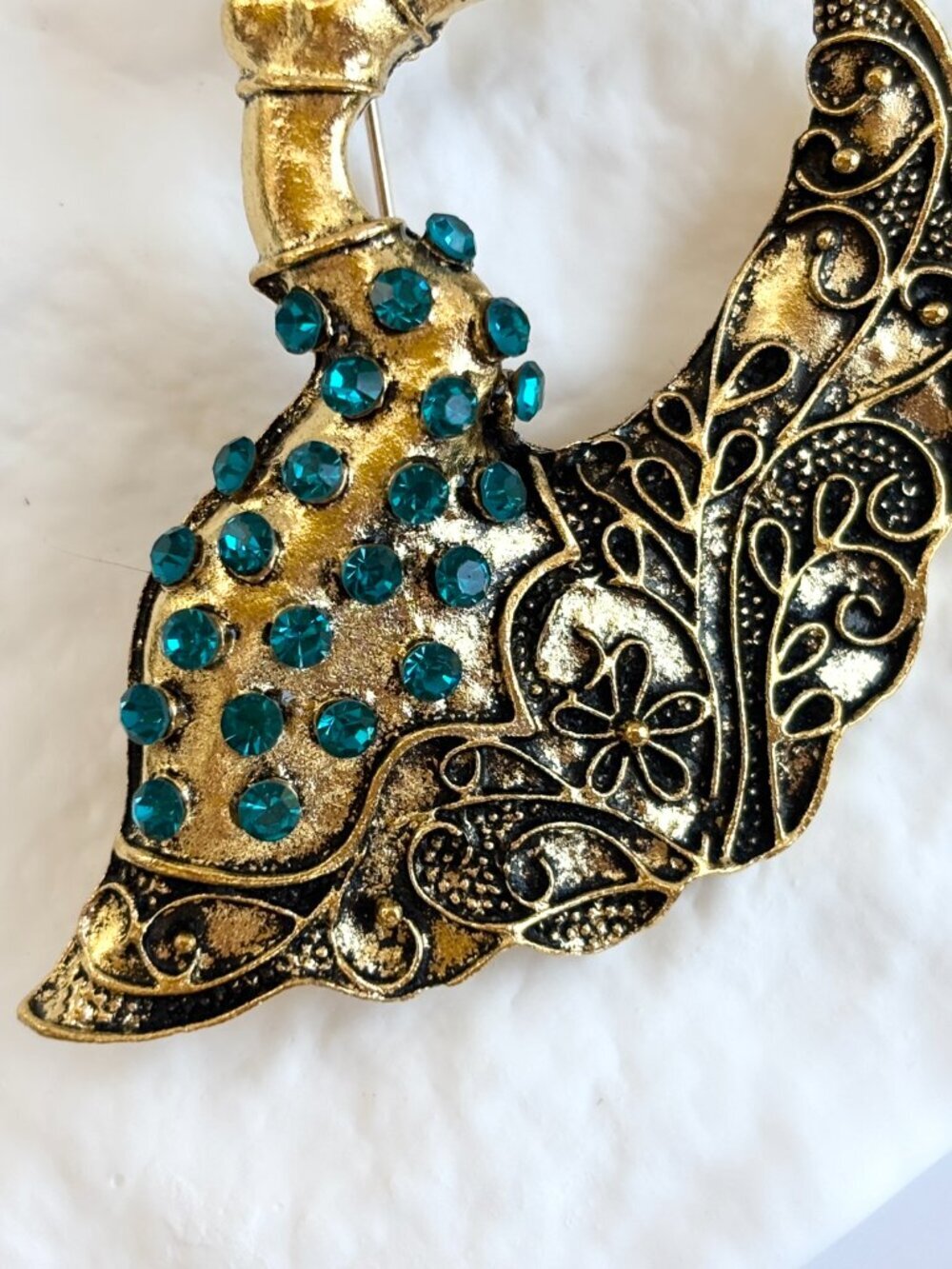 Mint Flamenco Dancer Peacock Gold Toned Textured Floral Vintage Style Brooch Pin - Picture 5 of 16